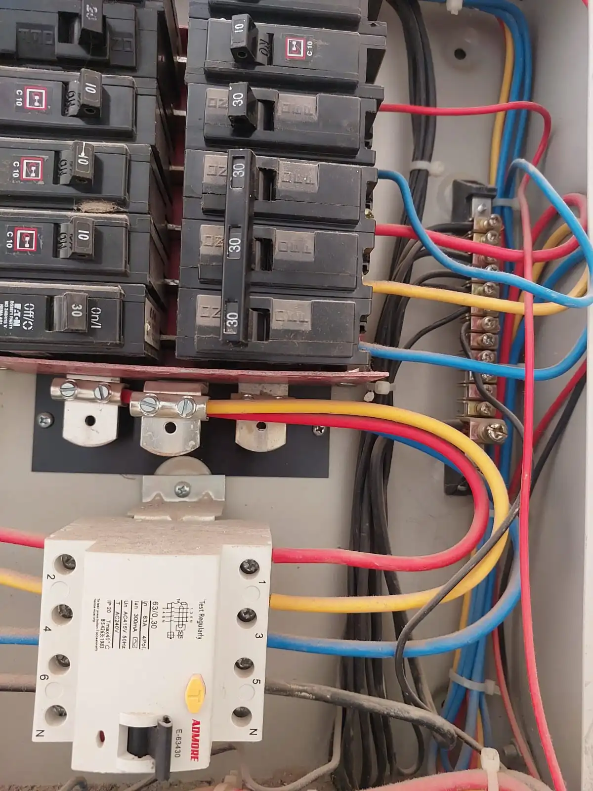 شركة كهرباء متخصصة في الكويت